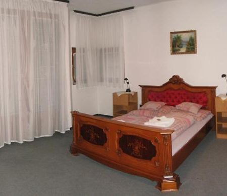 Nadix Panzio Debrecen Ngoại thất bức ảnh